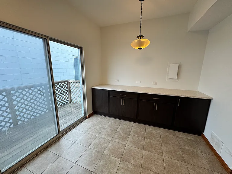 2430 N Southport Ave #2F — Photo 10