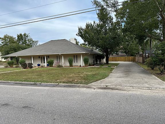 3rd image of 523 Sunset Dr