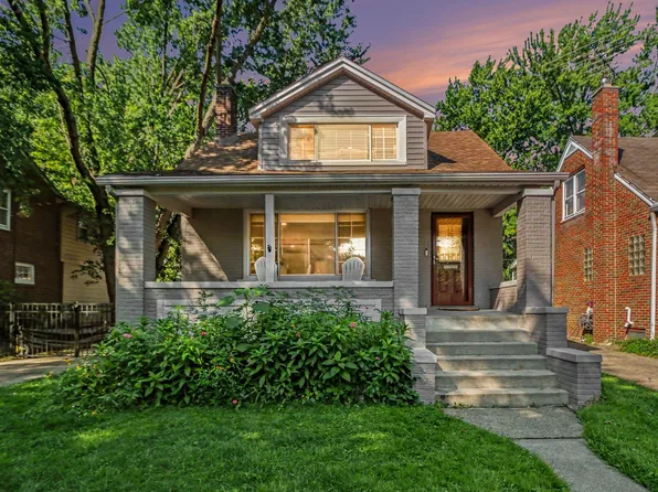 907 University Pl, Grosse Pointe, MI 48230