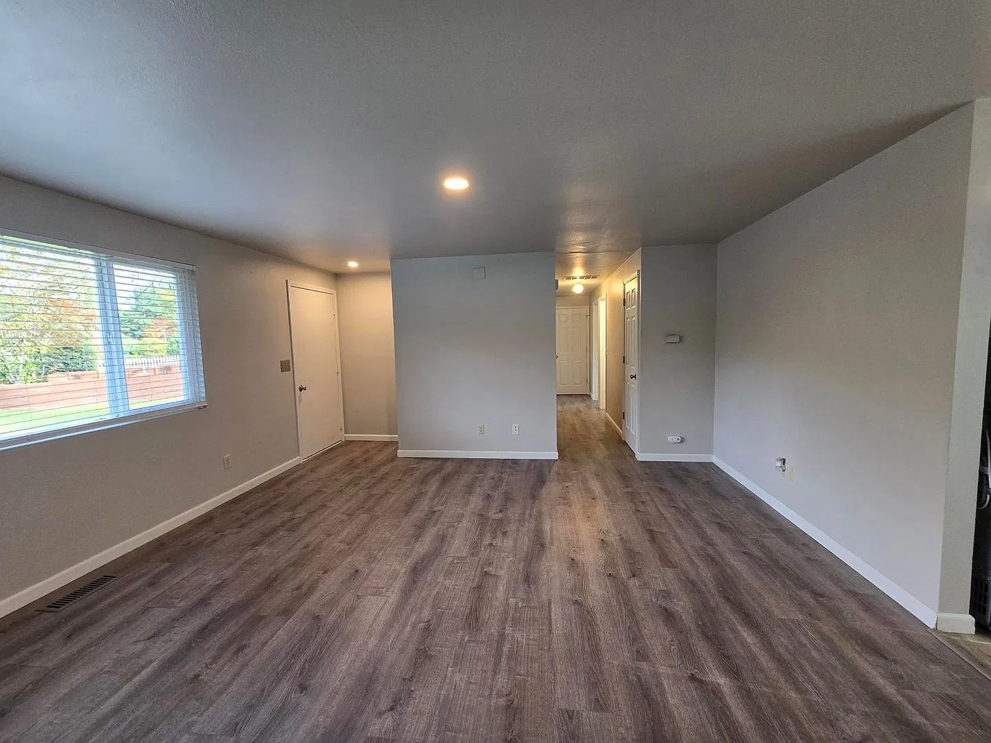3 Bedroom, 1 Bathroom House — Photo 3