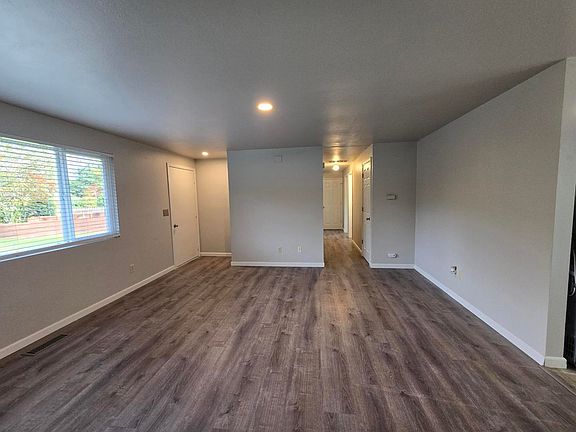 3rd image of 801 Lucas Dr