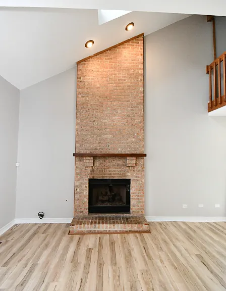 121 Cammeron Ct — Photo 2