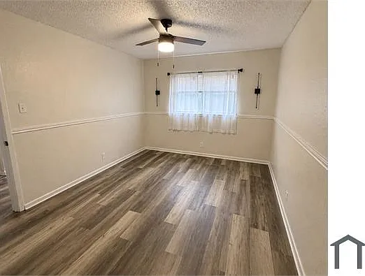 6215 Valley Pawn — Photo 7