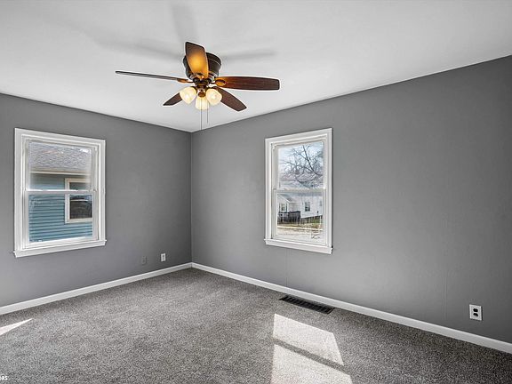 5th image of 415 College Hill Ave