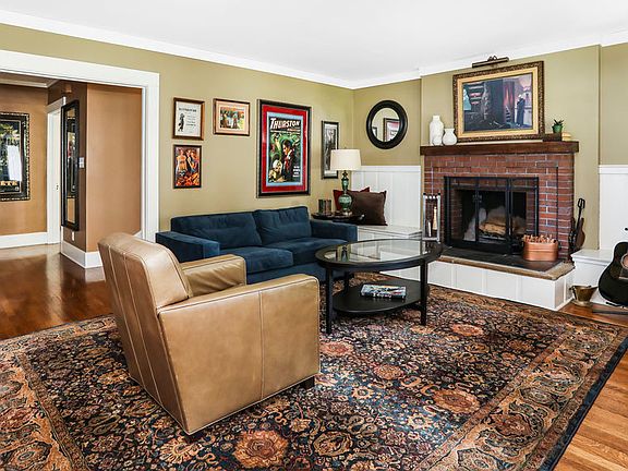 5th image of 588 N Michigan Ave