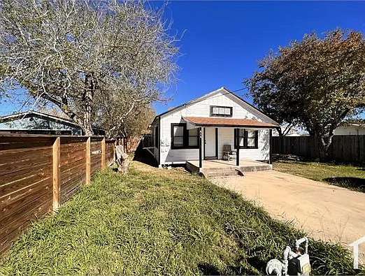 2 bed, 902 sqft, $1,340 — Photo 1