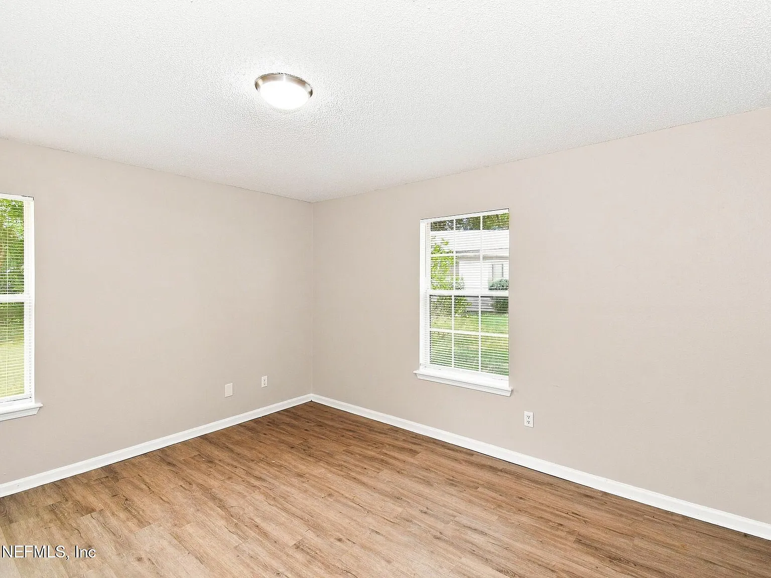 3 bed, 2.0 bath, 1100 sqft, $1,275 — Photo 2