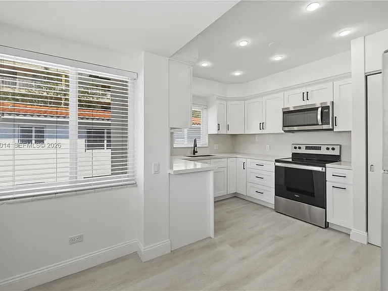 2240 SW 16th Ct #U — Photo 11