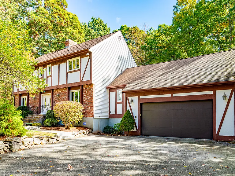 23 Golden Oaks Dr — Photo 36