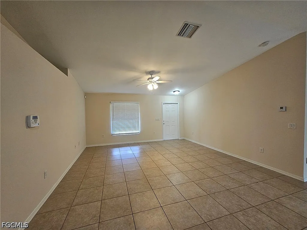 3 bed, 2.0 bath, 1428 sqft, $1,750 — Photo 3