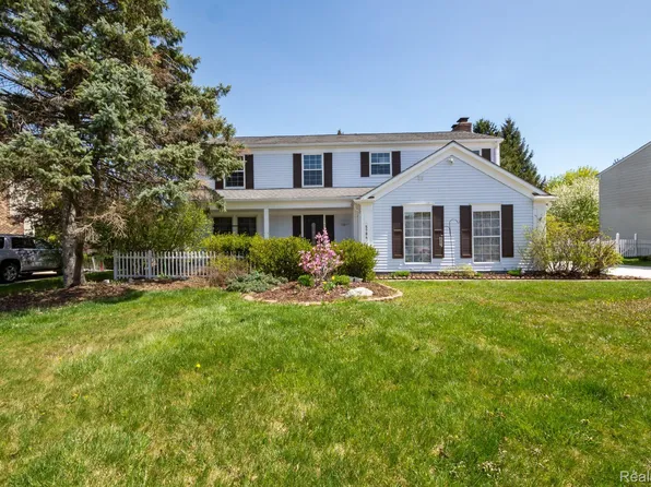 5784 Faircastle Dr, Troy, MI 48098