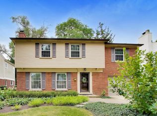412 S Banbury Rd, Arlington Heights, IL 60005