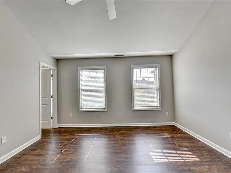 7245 Heritage Oak Ct — Photo 33