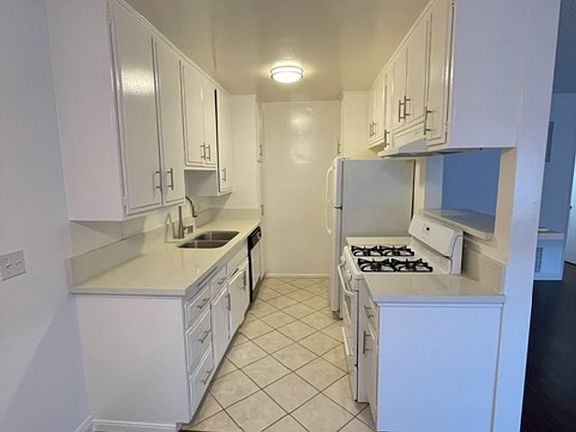 3rd image of 3676 Clarington Ave APT 10