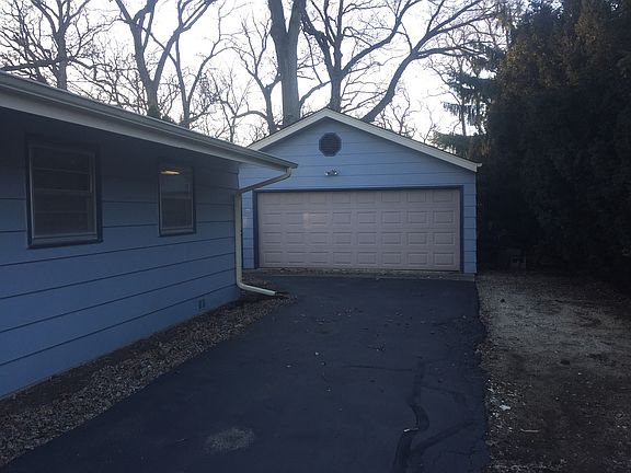 Detached 2 1/2 garage