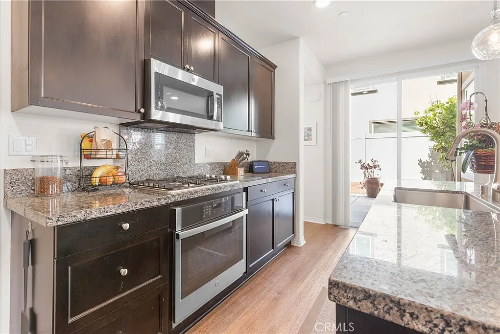 4 bed, 2078 sqft, $4,000 — Photo 4
