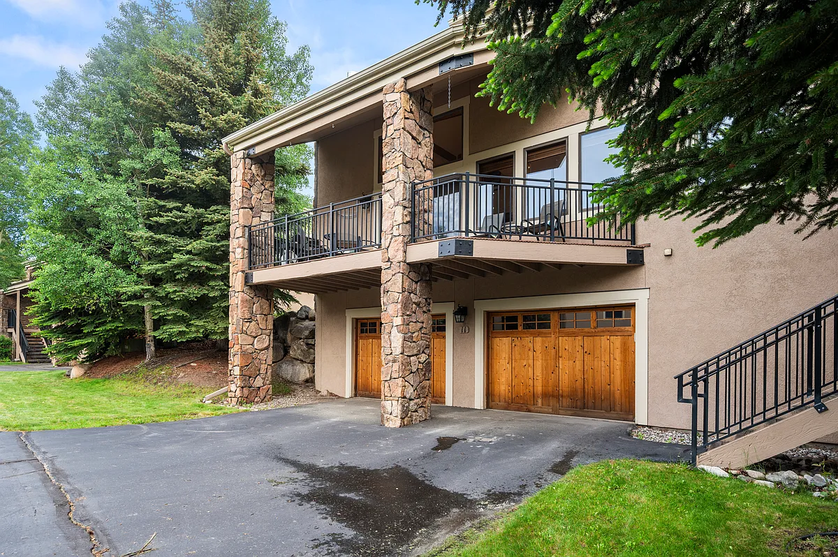 Front street view - 23207 Barbour Dr #11
