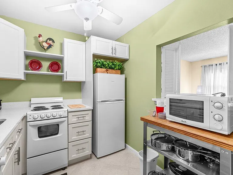 68 Suffolk Dr #68-B — Photo 4