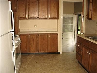 4th image of 7502 W Belle Plaine Ave