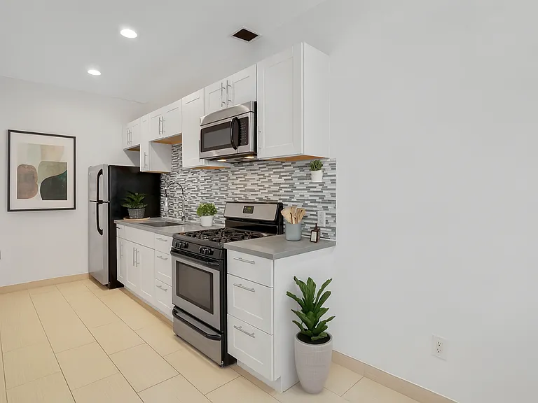 4 WEEKS FREE ON A 13 MONTH LEASE — Photo 21