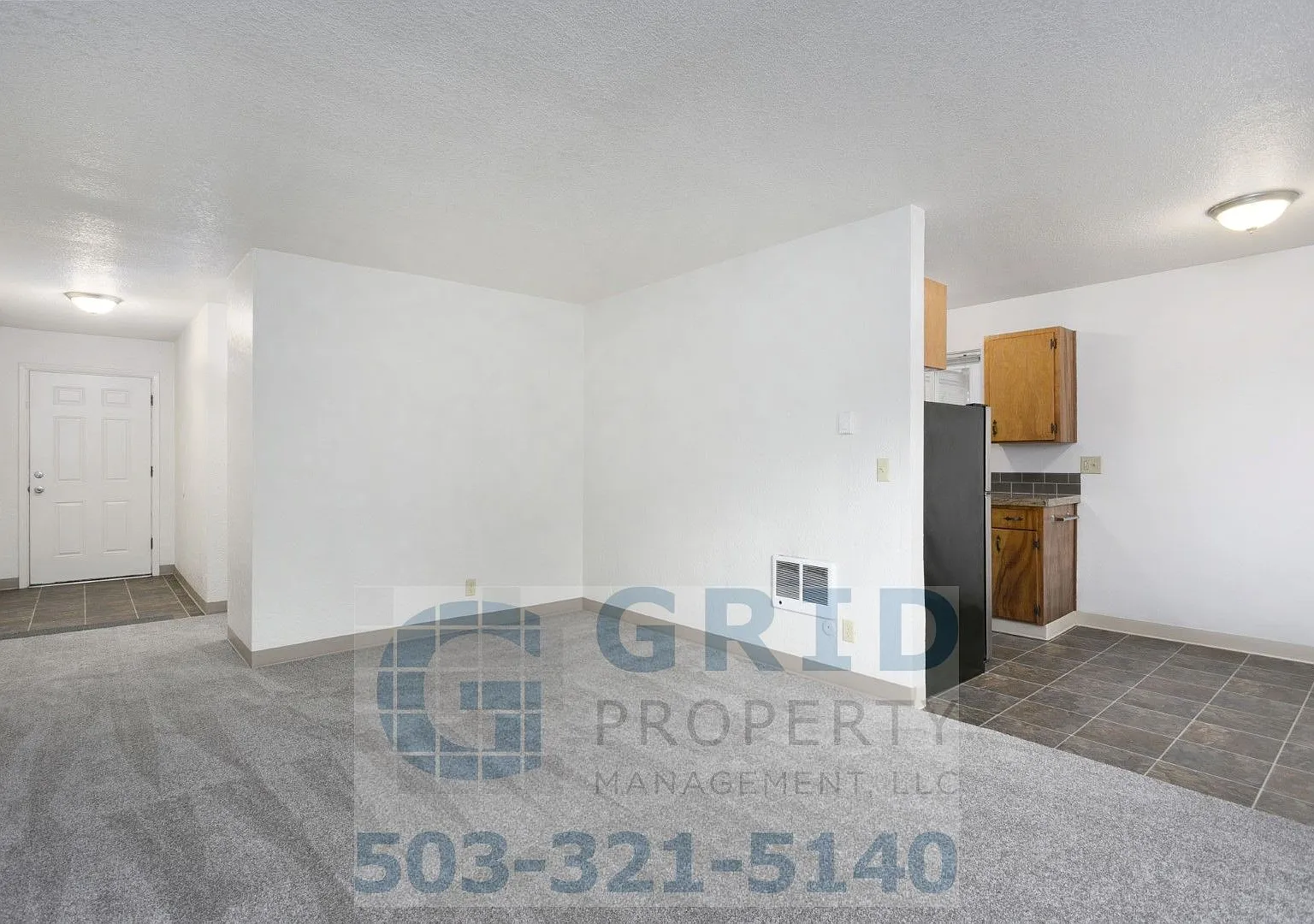 Spacious One Bedroom Apartment Available - Buckman Neighborhood! — Photo 3