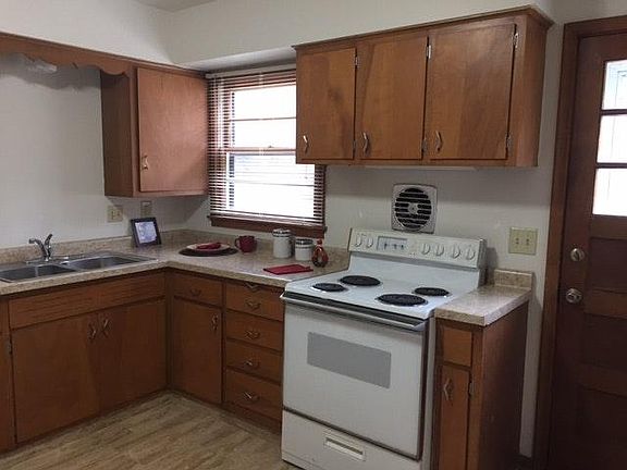 2nd image of 3211 S 108th St