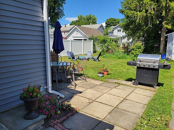 4th image of 968 Bridgman St