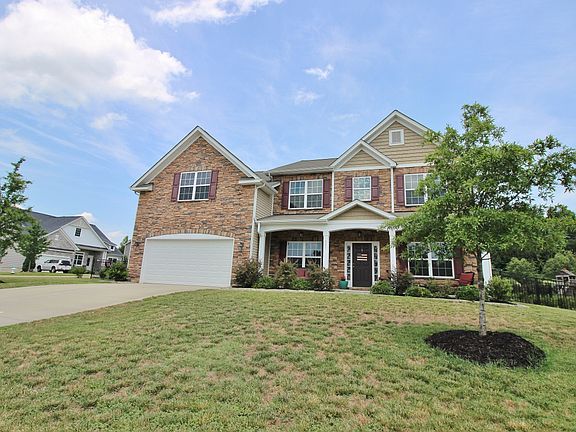 3rd image of 905 High Glenn Ct