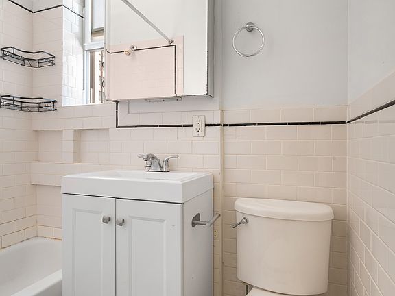 5th image of 331 E 33rd St APT 3A