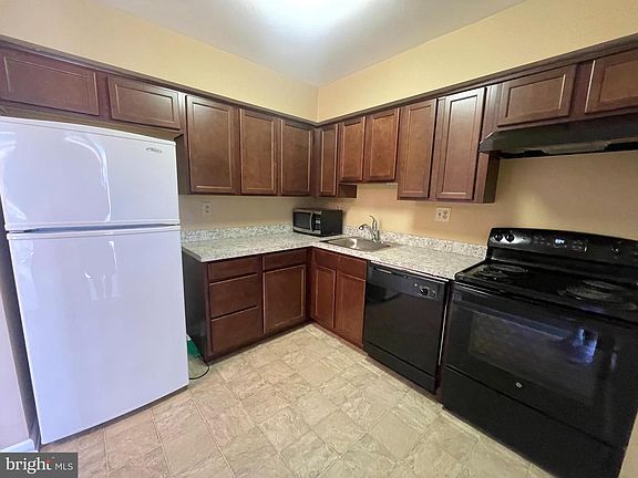 5th image of 202 Hunter Ct