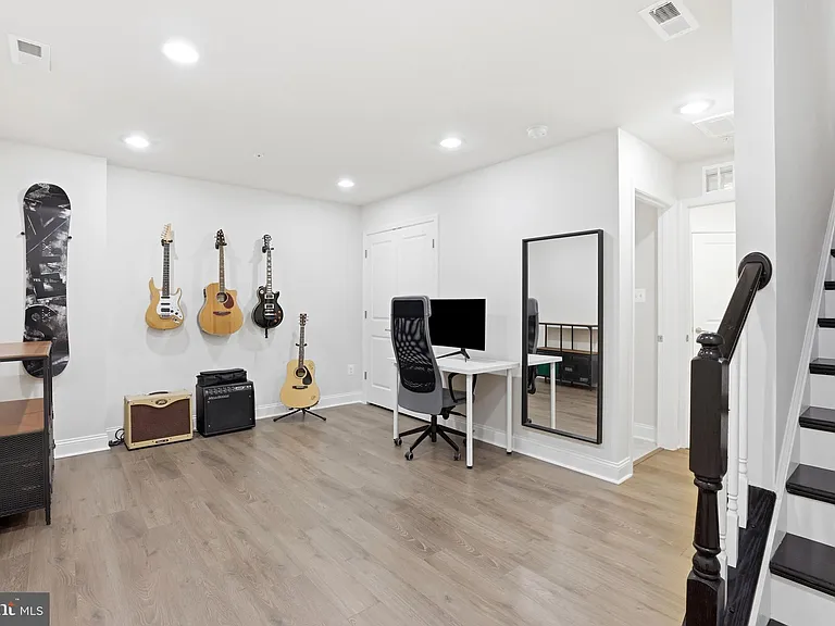7140 Banbury Dr — Photo 40