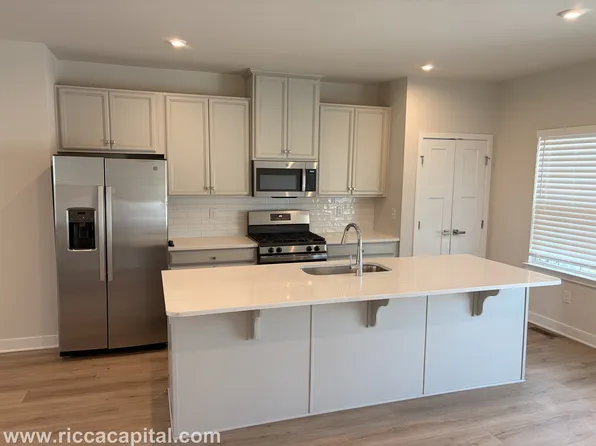 119 Plaza Dr, Sicklerville, NJ 08081