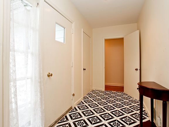 2nd image of 9 Willows Ln