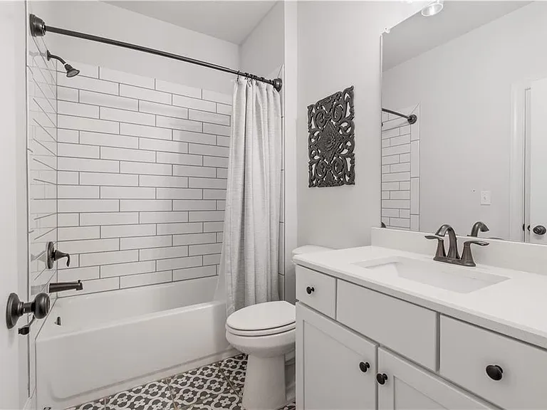 409 Carmichael Cir — Photo 33