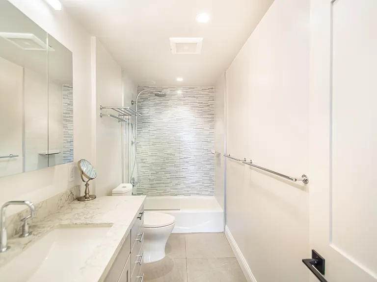 925 Corbett Ave #302 — Photo 22