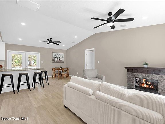 5th image of 4840 Mango Ave