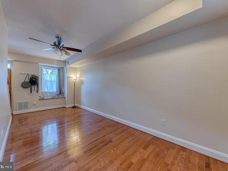 1818 Bank St — Photo 5