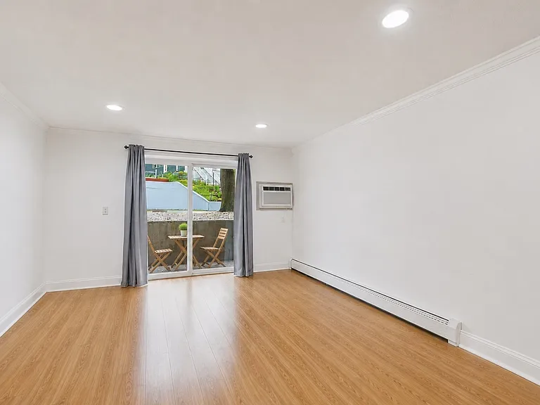 70 Warren Ave #1-4 — Photo 2