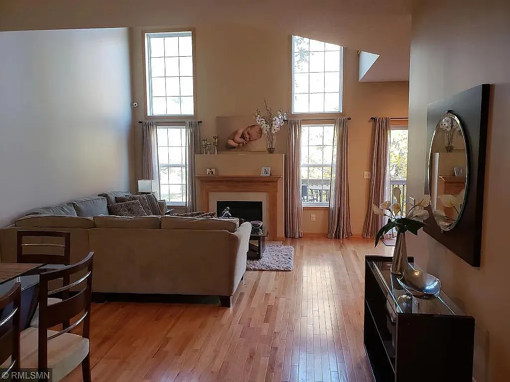 4 bed, 2475 sqft, $2,900 — Photo 4