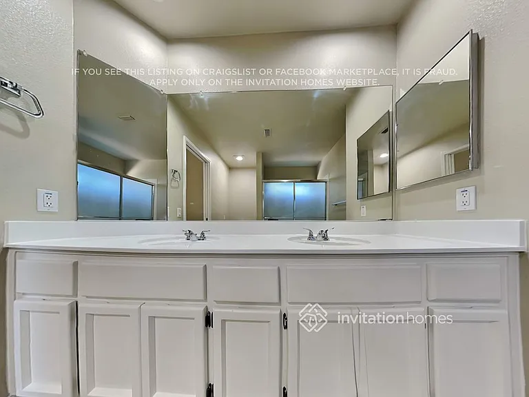 8111 Darien Cir — Photo 12