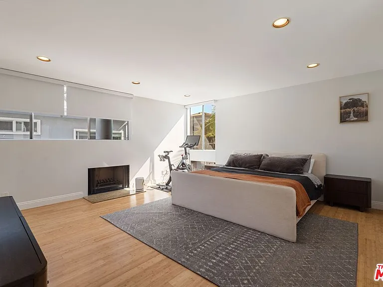 11925 Goshen Ave #4 — Photo 12