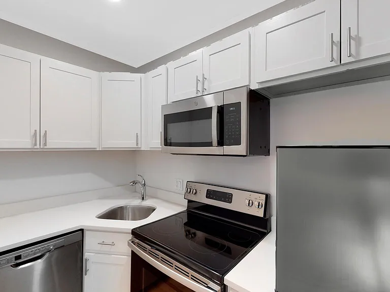 205 Beacon St #BF — Photo 2