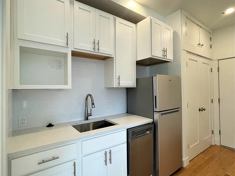 29 Green St #8 — Photo 2