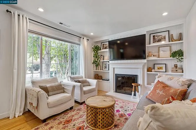 2 bed, 900 sqft, $2,800 — Photo 3