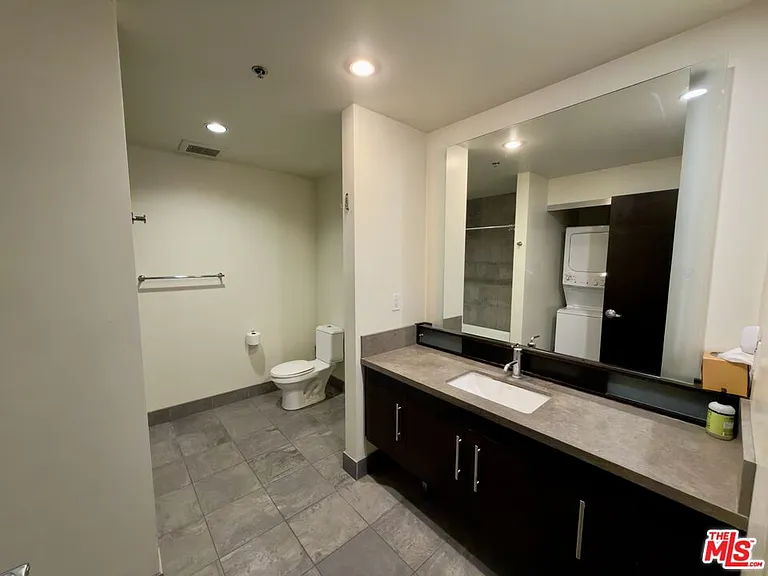 1100 S Hope St #907 — Photo 15