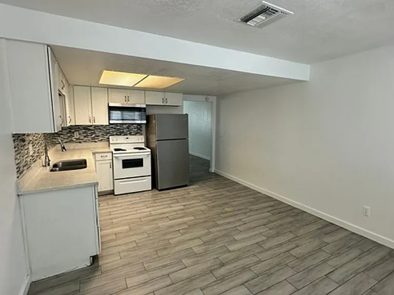 5318 W Turney Ave — Photo 3