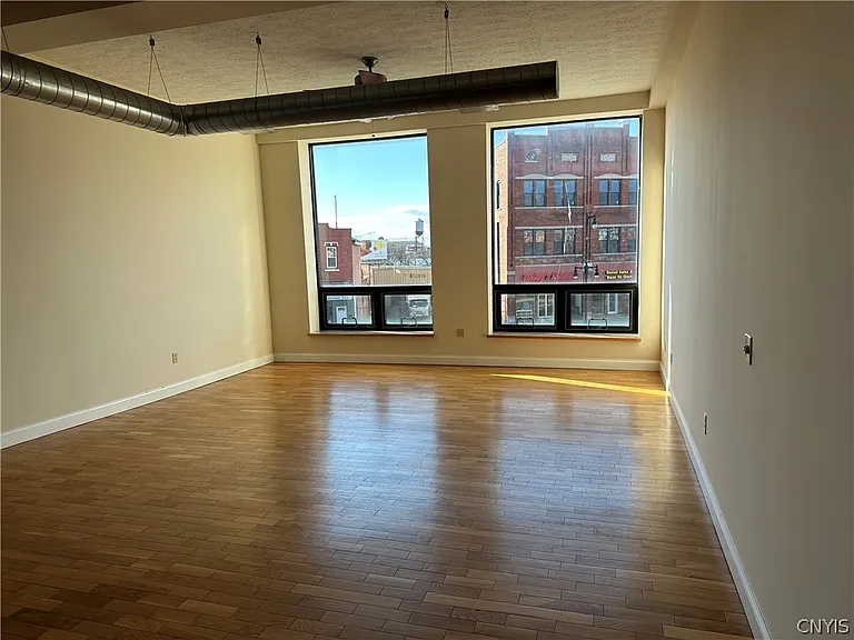 466 N Salina St #8 — Photo 2