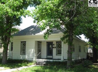 318 W 8th Ave, Hutchinson, KS 67501