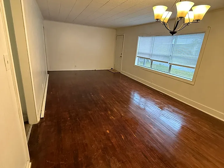 409 Grimes St — Photo 2