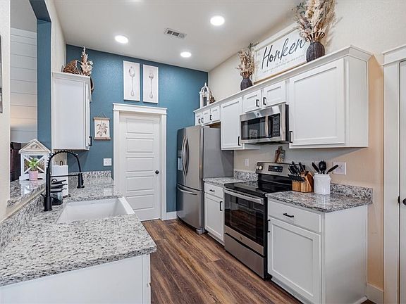 4th image of 4 Washington Ln